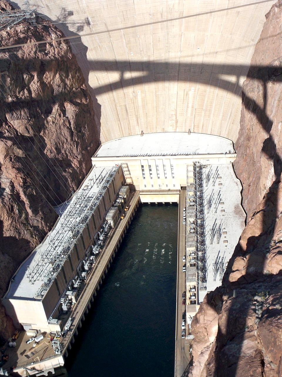 Hydroelectric dam generating power